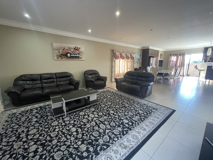 4 Bedroom Property for Sale in Heuwelsig Free State